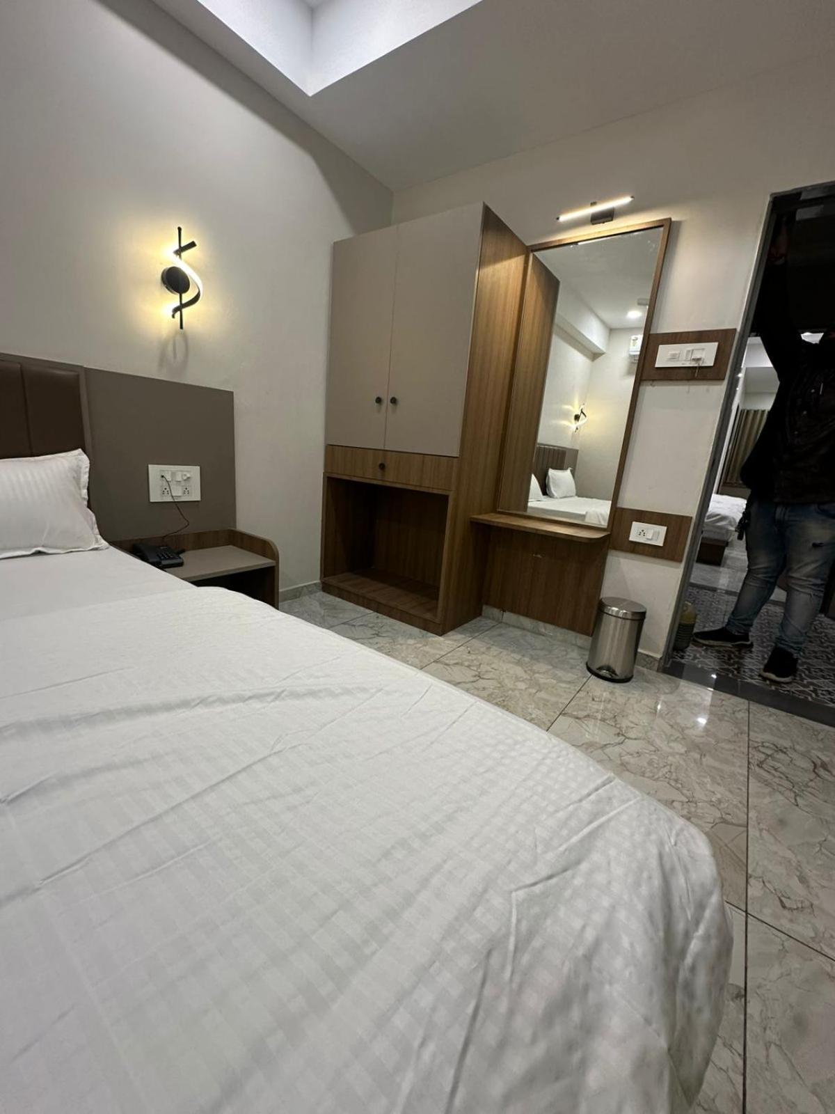 Hotel Fun N Food Bhuj Luaran gambar